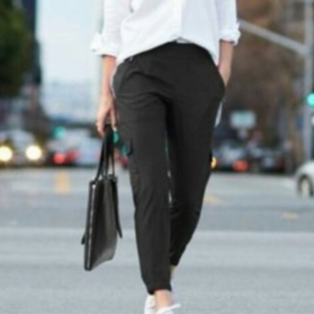 Athleta Solid Black Chelsea Cargo Pants 4, 6 - Picture 8 of 9